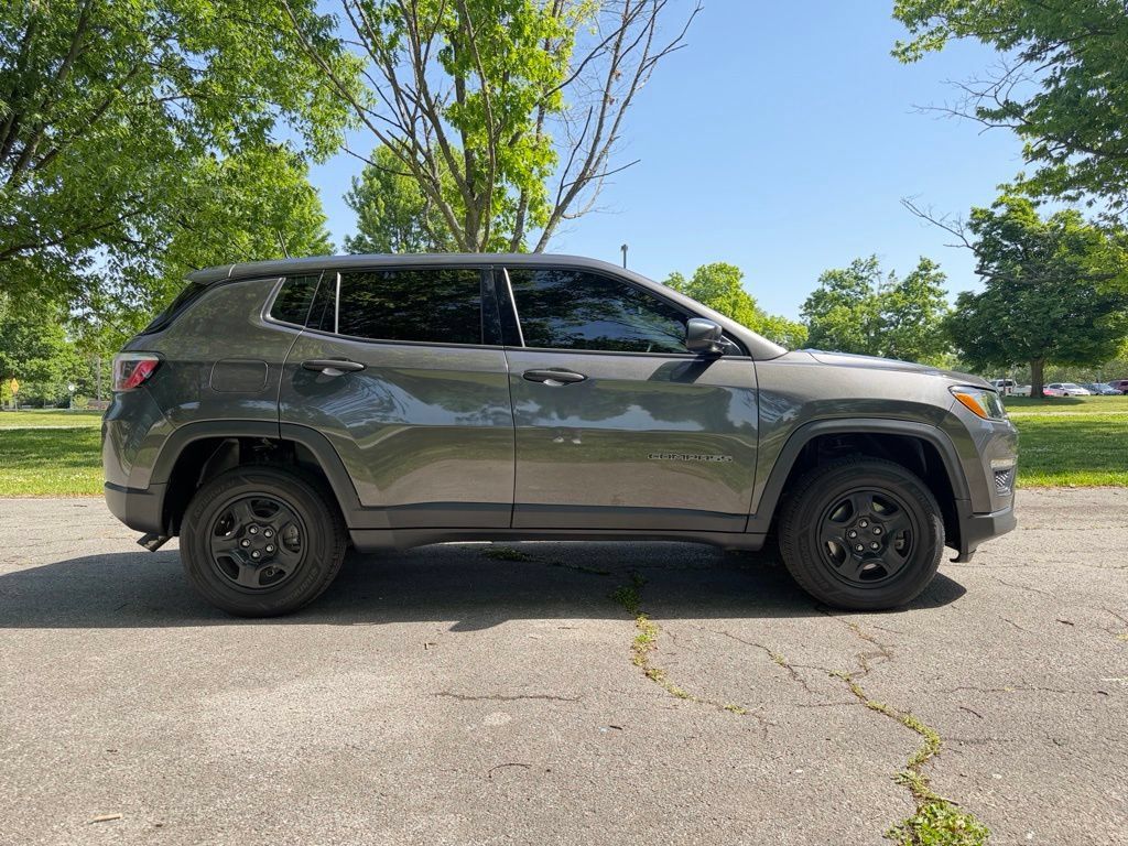 Used 2019 Jeep Compass Sport AWD/4WD image 2