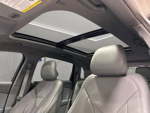 Used 2019 Lincoln Nautilus Reserve AWD/4WD image 3