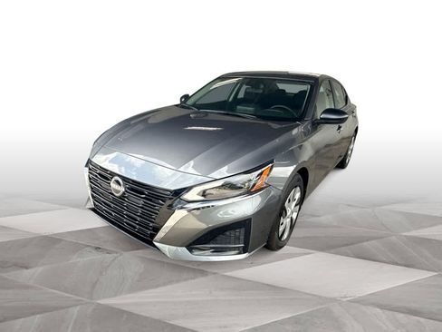 Used 2025 Nissan Altima 2.5 S FWD image 4