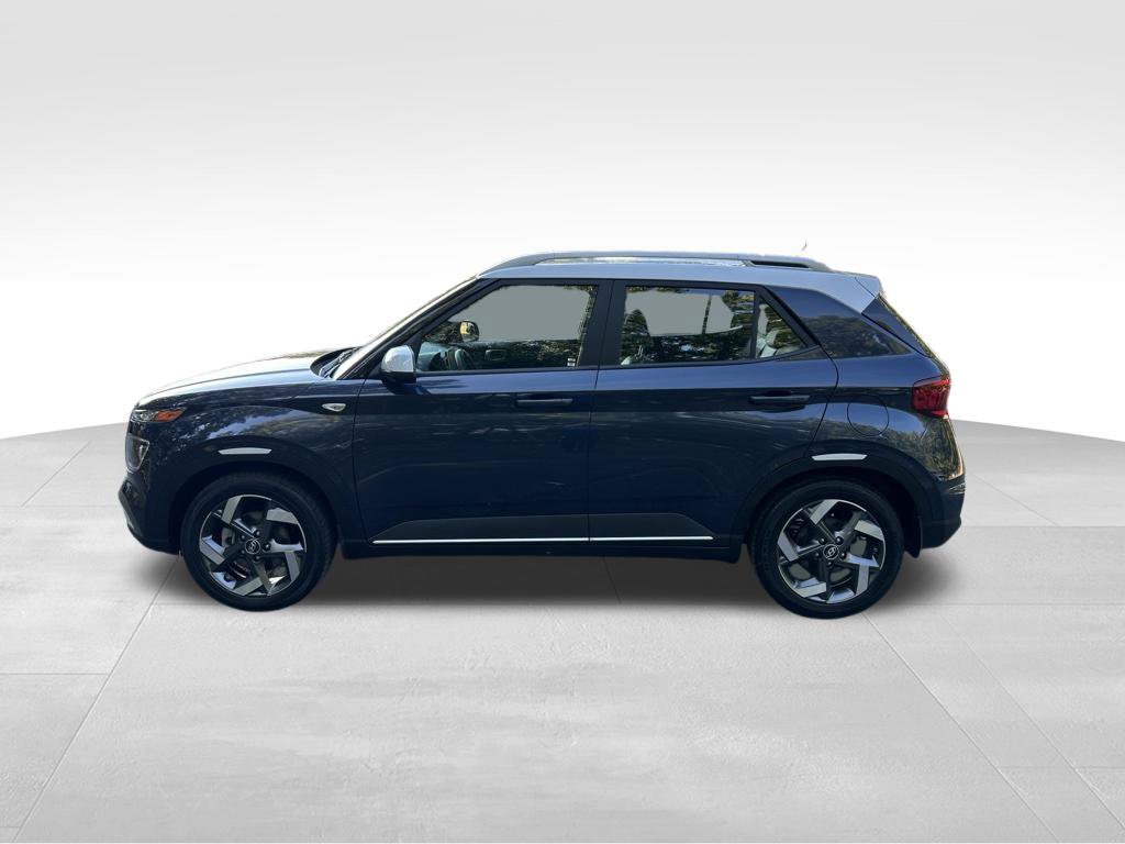 Used 2026 Hyundai Venue SEL FWD image 2