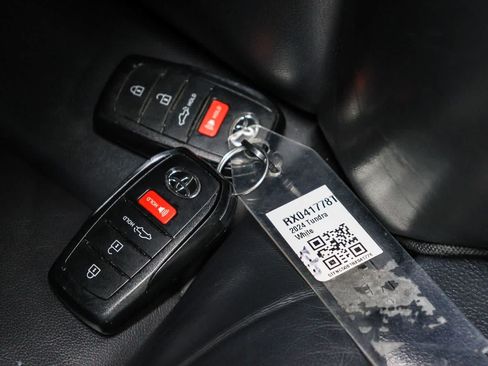 Used 2024 Toyota Tundra Platinum AWD/4WD image 43