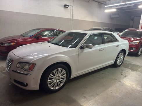 Used 2014 Chrysler 300 C w/ Harman/Kardon Audio Group AWD/4WD image 3