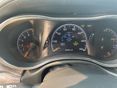 Used 2020 Jeep Grand Cherokee Overland AWD/4WD image 19