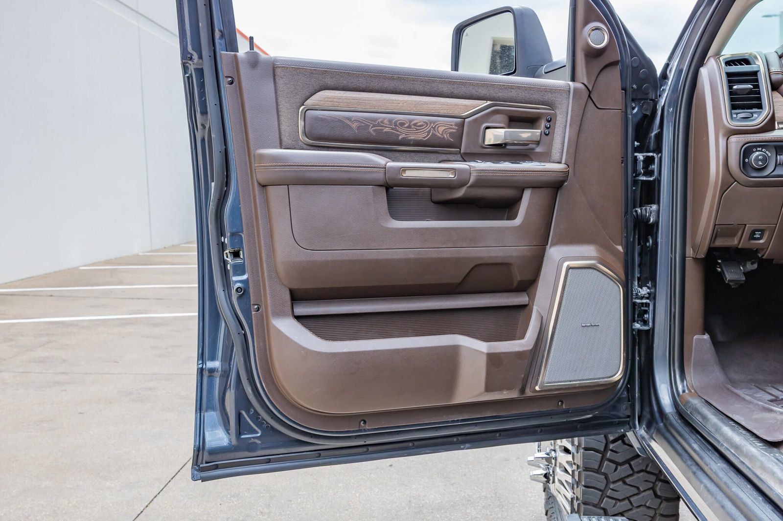 Used 2026 RAM 3500 Longhorn AWD/4WD image 35