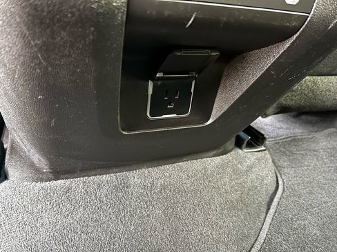 Used 2023 GMC Yukon SLT image 34