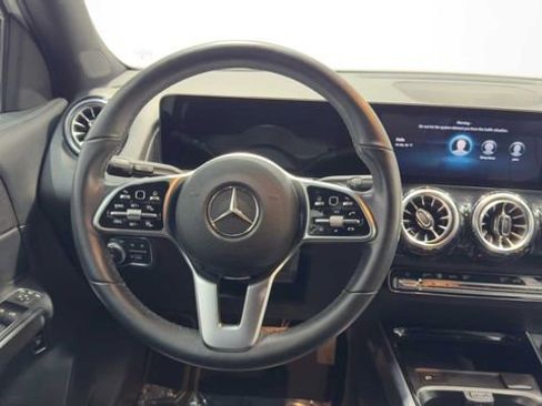 Used 2022 Mercedes-Benz GLB 250 image 21