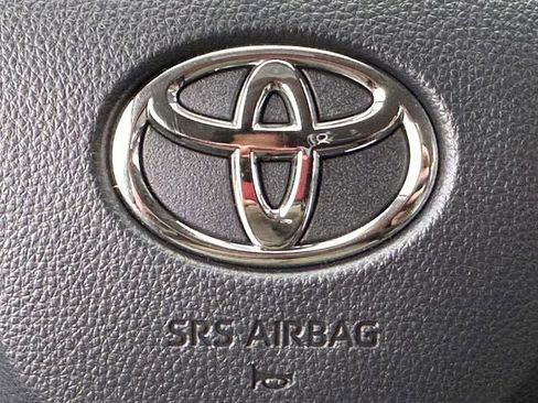 Used 2026 Toyota Sienna LE image 28