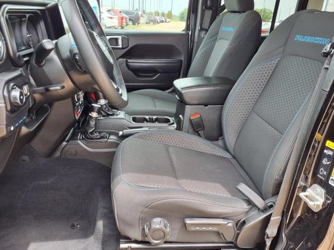 Used 2024 Jeep Wrangler Unlimited Rubicon 4xe AWD/4WD image 24