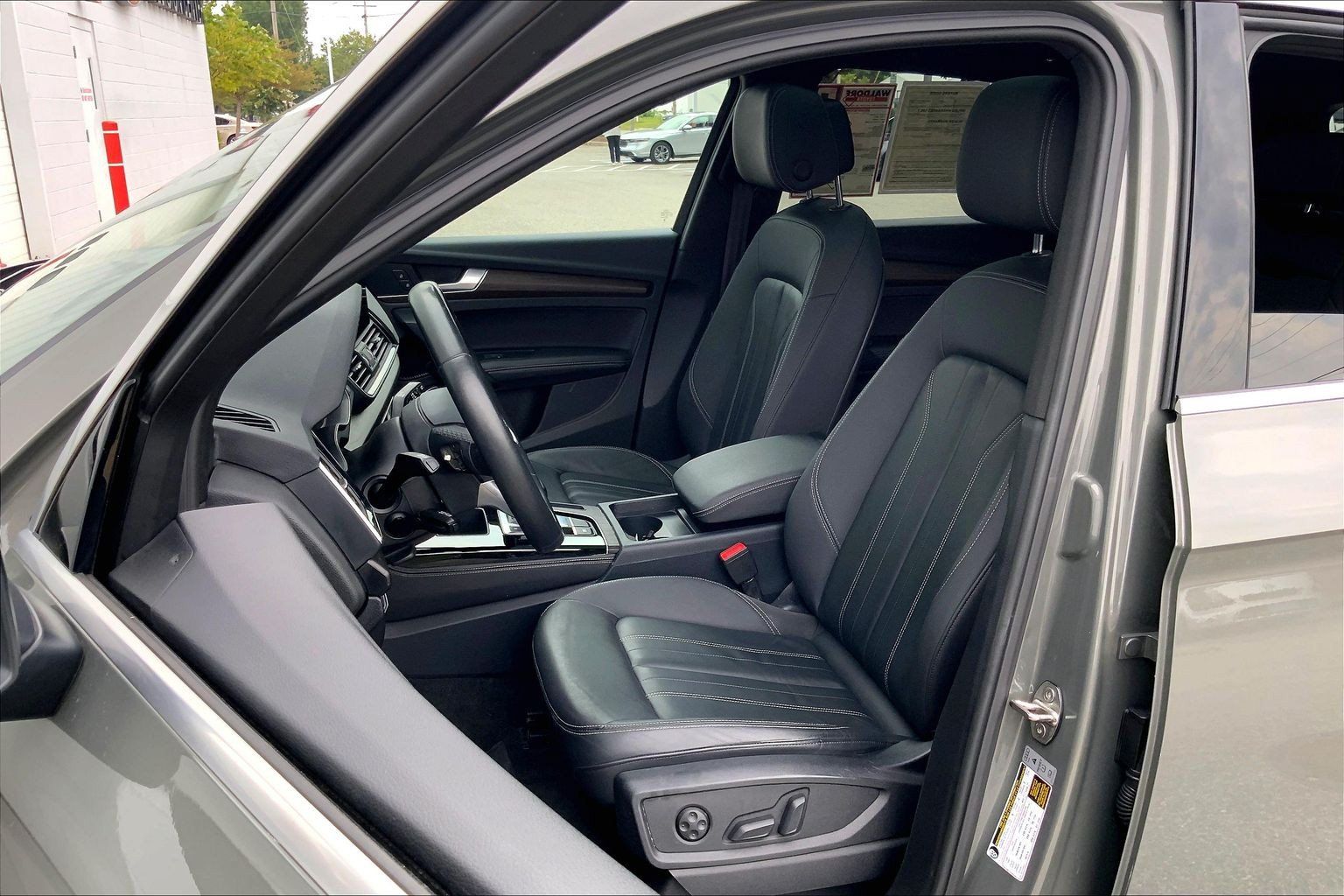 Used 2023 Audi Q5 2.0T Premium Plus w/ Premium Plus Package AWD/4WD image 30