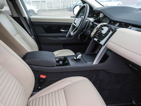 Used 2025 Land Rover Discovery Sport S image 17