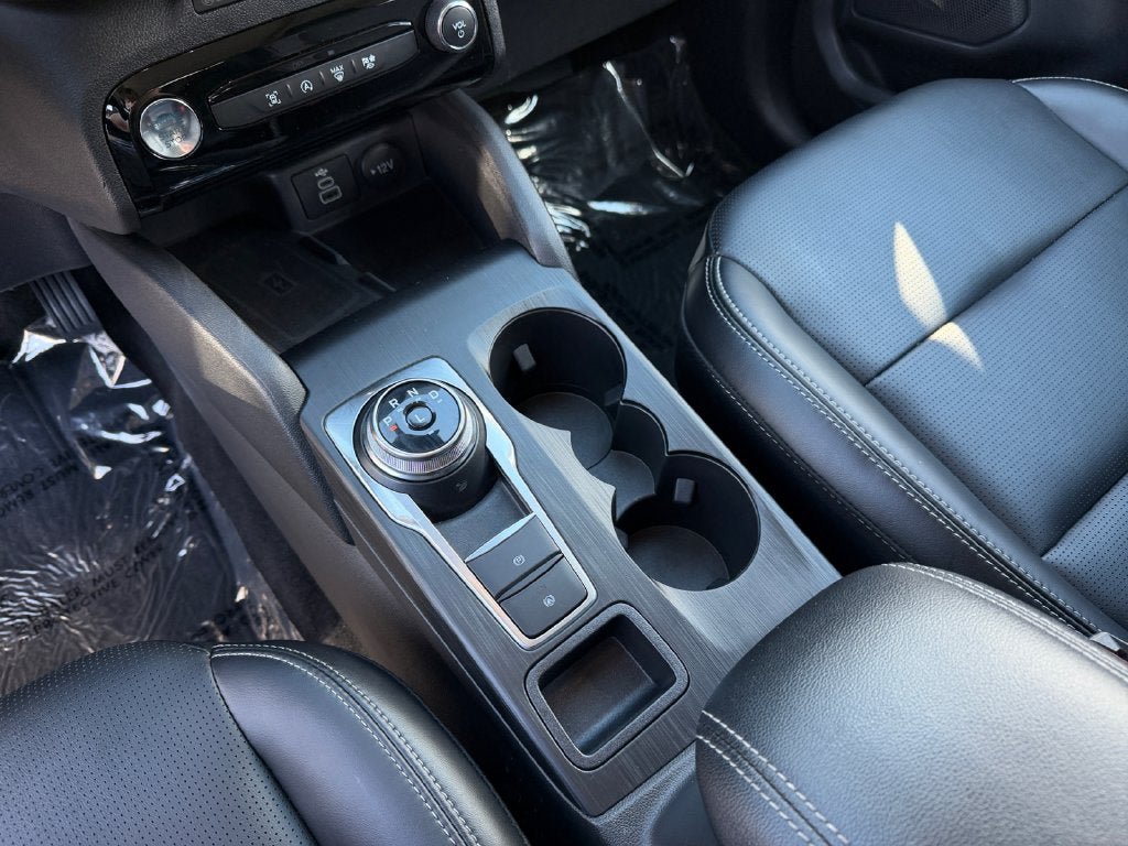 Used 2025 Ford Escape Platinum AWD/4WD image 18