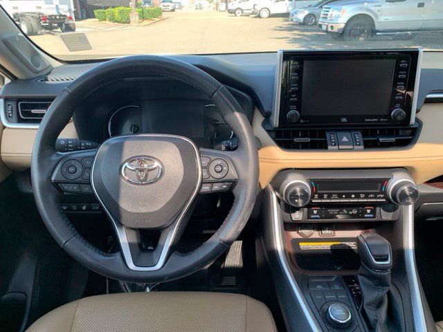 Used 2020 Toyota RAV4 Limited AWD/4WD image 17