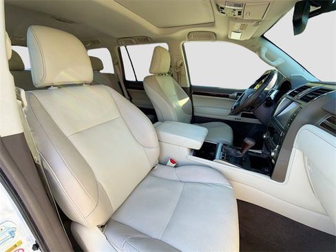 Used 2018 Lexus GX 460 image 14