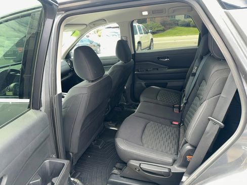 Used 2022 Nissan Pathfinder SV AWD/4WD image 11
