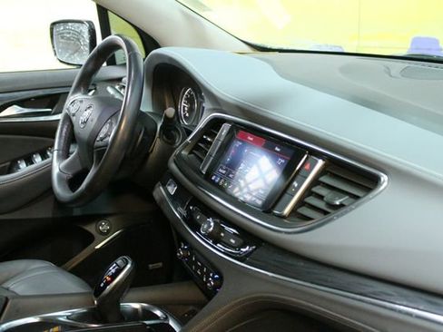 Used 2021 Buick Enclave Essence image 10