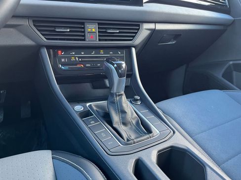 Used 2025 Volkswagen Jetta SE image 41