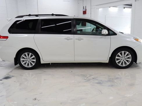 Used 2013 Toyota Sienna Limited w/ Premium Pkg FWD image 9