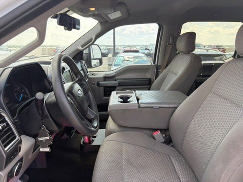 Used 2017 Ford F350 XLT w/ XLT Premium Package image 4