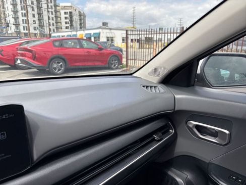 Used 2025 Kia K4 FWD image 40