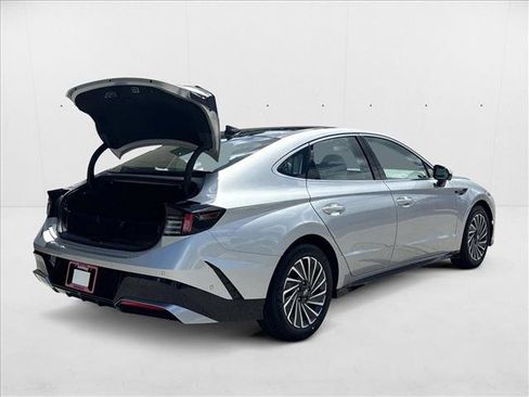 New 2025 Hyundai Sonata Limited image 2