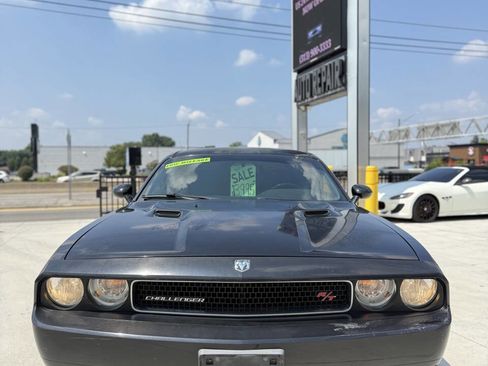 Used 2009 Dodge Challenger R/T w/ Sound Group image 2