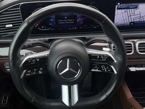 Used 2024 Mercedes-Benz GLS 450 4MATIC image 10