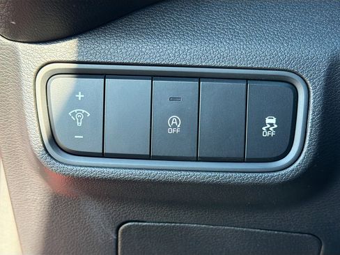 Used 2022 Kia Soul LX image 32