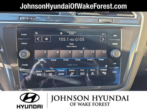 Used 2023 Volkswagen Tiguan SE R-Line image 31