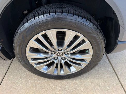 Used 2021 Toyota Venza Limited AWD/4WD image 27
