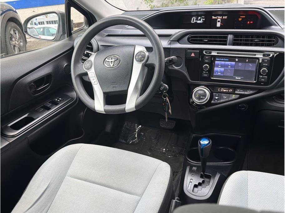 Used 2016 Toyota Prius C One FWD image 5