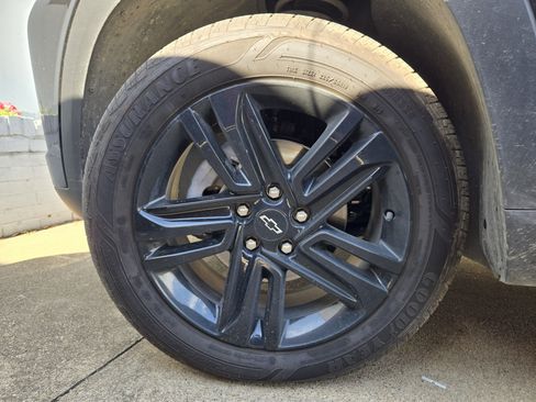 Used 2025 Chevrolet Trax ACTIV FWD image 9