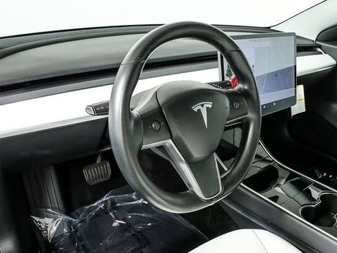 Used 2019 Tesla Model 3 Standard Range Plus RWD image 4