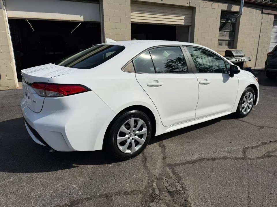 Used 2022 Toyota Corolla LE FWD image 6