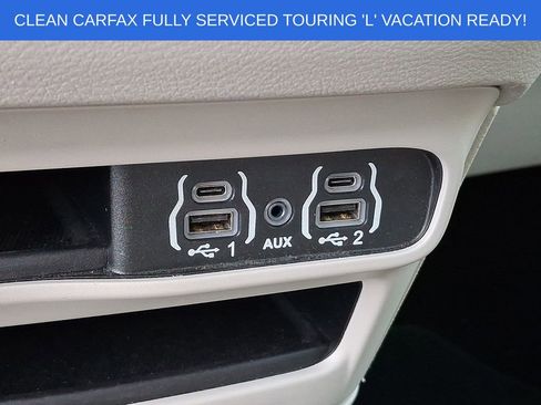 Used 2023 Chrysler Pacifica Touring-L FWD image 23