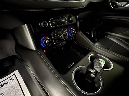 Used 2021 Chevrolet Suburban Premier image 21