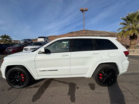 Used 2020 Jeep Grand Cherokee Altitude image 2