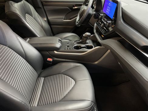Certified 2023 Toyota Highlander XSE image 35