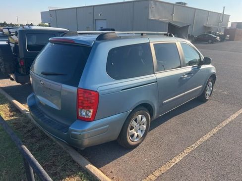 Used 2007 Hyundai Entourage GLS image 5