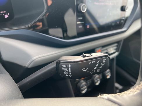 Used 2024 Volkswagen Taos SE image 13