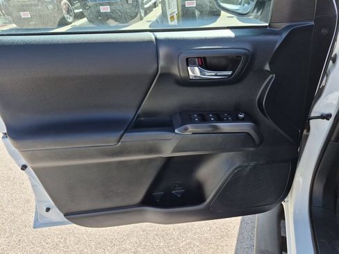 Used 2017 Toyota Tacoma TRD Sport w/ Tow Package (A/T) AWD/4WD image 20
