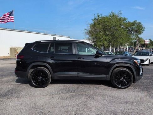Used 2025 Volkswagen Atlas SE AWD/4WD image 3