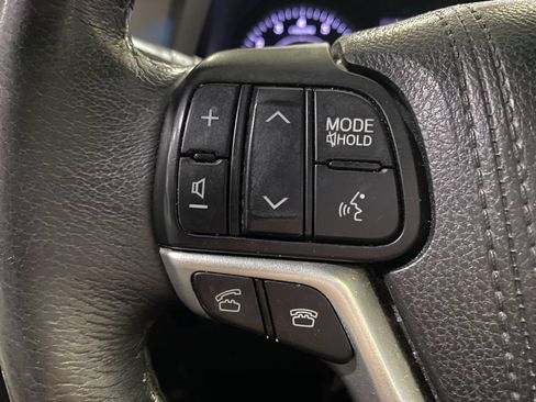 Used 2017 Toyota Sienna XLE w/ XLE Navigation Package FWD image 11