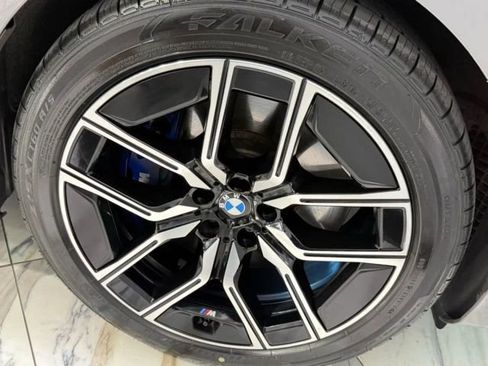 Used 2025 BMW 760i xDrive w/ Executive Package AWD/4WD image 40