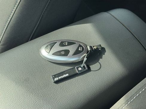 Certified 2025 Hyundai Elantra Sport FWD image 31