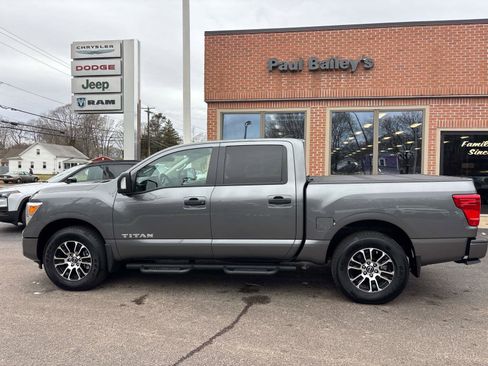 Used 2023 Nissan Titan SV w/ SV Convenience Package image 3