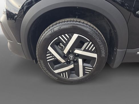 Certified 2025 Nissan Kicks SV image 9