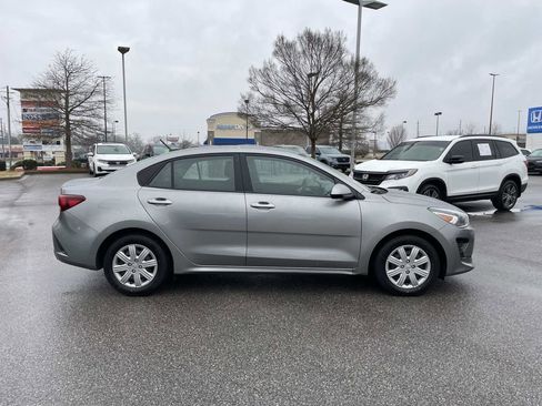 Used 2023 Kia Rio S image 2