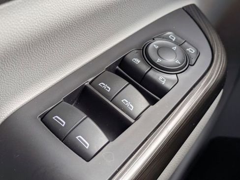 Used 2023 GMC Acadia SLT w/ Technology Package image 27