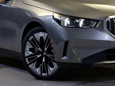 Used 2026 BMW 530i xDrive w/ Premium Package image 3