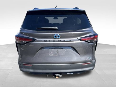 Certified 2022 Toyota Sienna XLE w/ XLE Plus Package FWD image 4